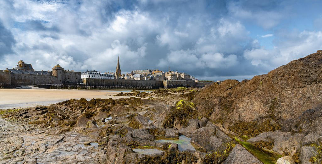 Saint-Malo, ramparts seen from the beach