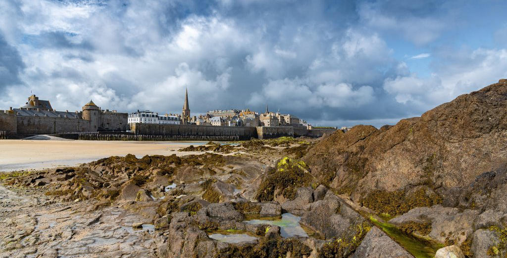 Saint-Malo, remparts vue de la plage